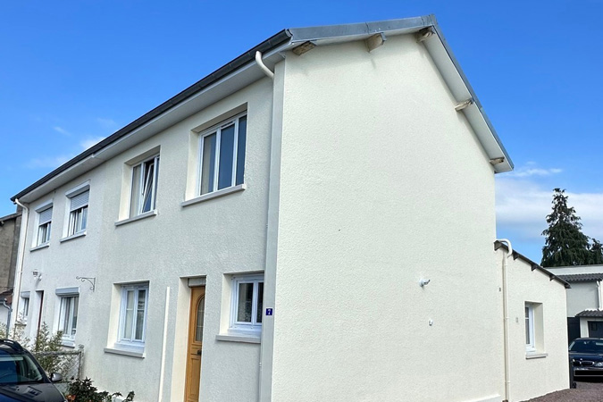 Peinture extérieur sur façade de maison (après ravalement)