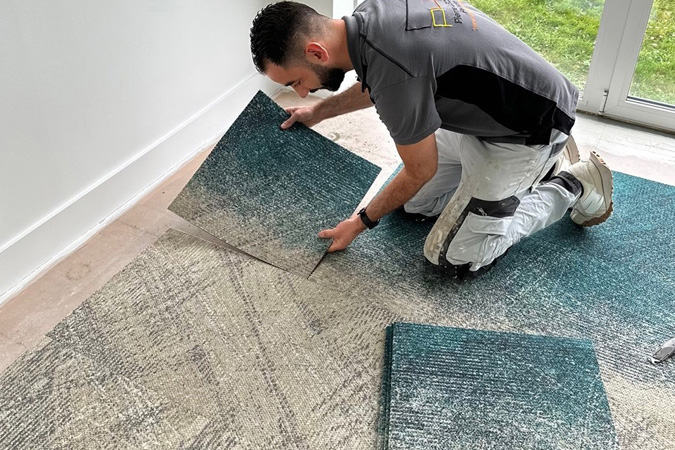 Pose de dalles en moquette pour un local commercial à Caen